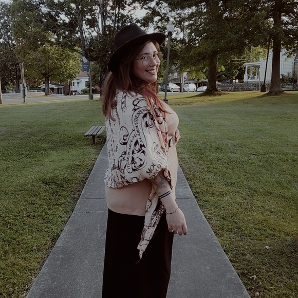 Meet your Posher, Amber - Picture 5 of 8